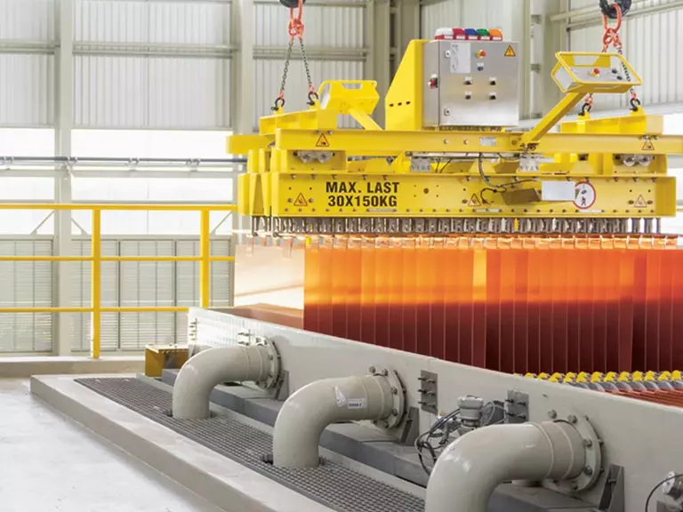 Gelbe Recyclinganlage BOB (Bleed Treatment Olen Beerse) zur Gewinnung von Metallen wie Nickel und Kupfer aus Elektrolytströmen