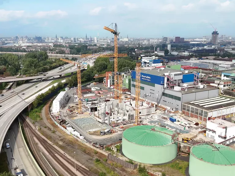 Luftaufnahme einer Anlage zur Edelmetallverarbeitung von Aurubis Hamburg